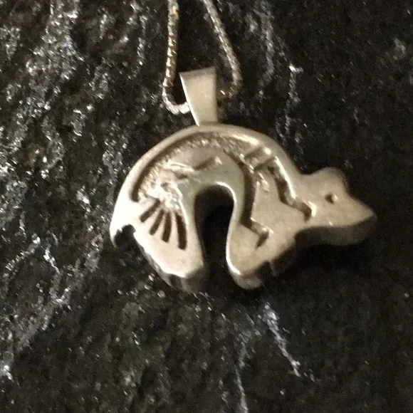 Vintage Charlie Bowie Reversible Bear and Kokopelli Navajo Pendant - Picture 2 of 15